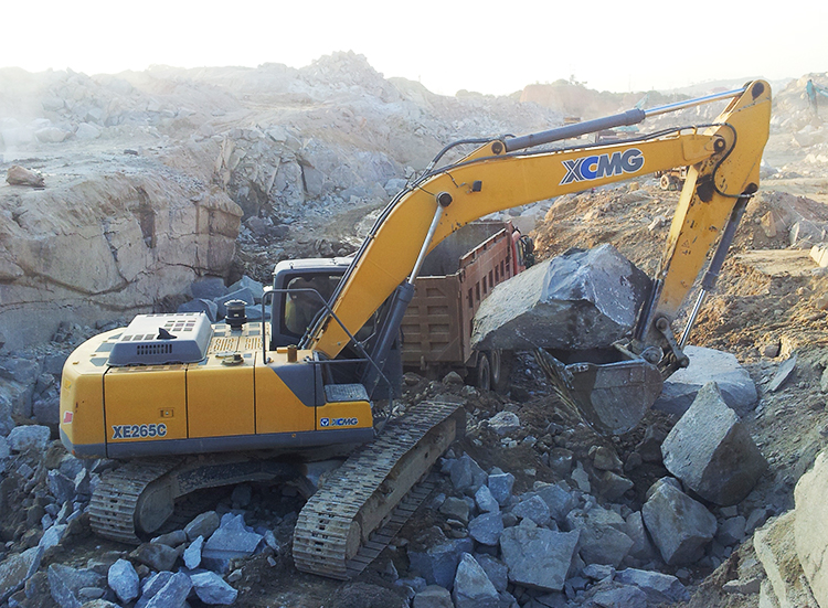 XCMG 25ton hydraulic crawler excavator XE265C