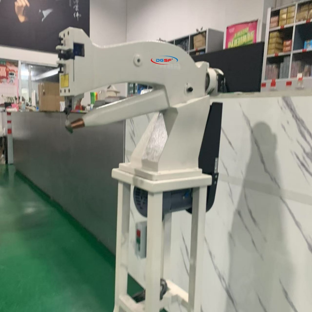 YB-202L Rain Boot Lining Trimming Machine (4)