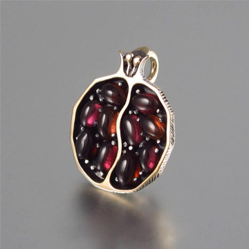 1Pc Vintage Fruit Fresh Red Garnet Pendant Necklace Gold Color Resin Stone Pomegranate Jewelry Gift For Women Gifts