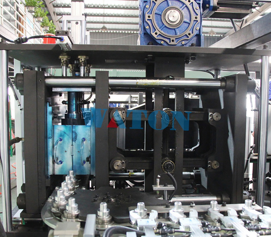 Small Bottle Pet Blowing Machine Manufacturing