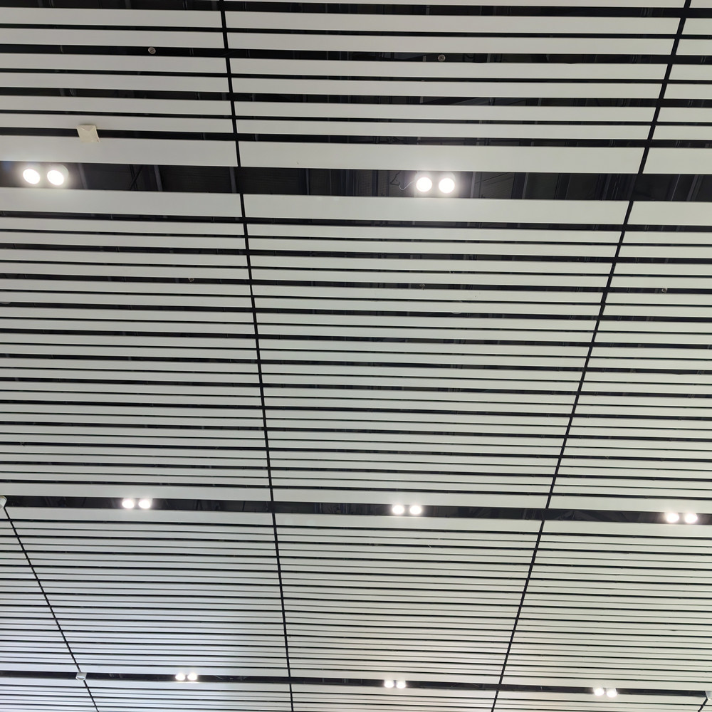 Painted aluminum band and painted polyester films