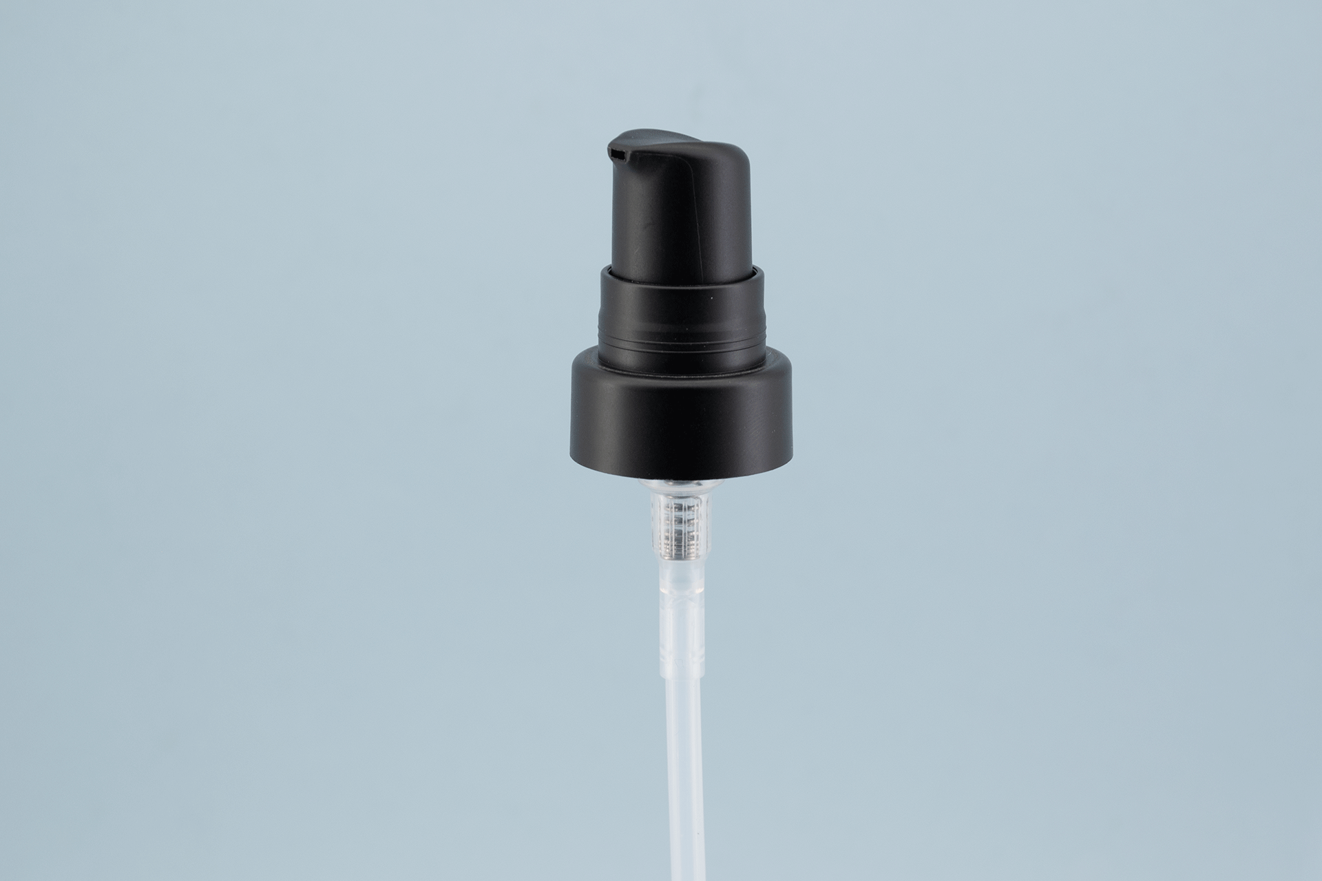 22/400 Matte Black Treatment Pump with Overcap for Skincare Packaging