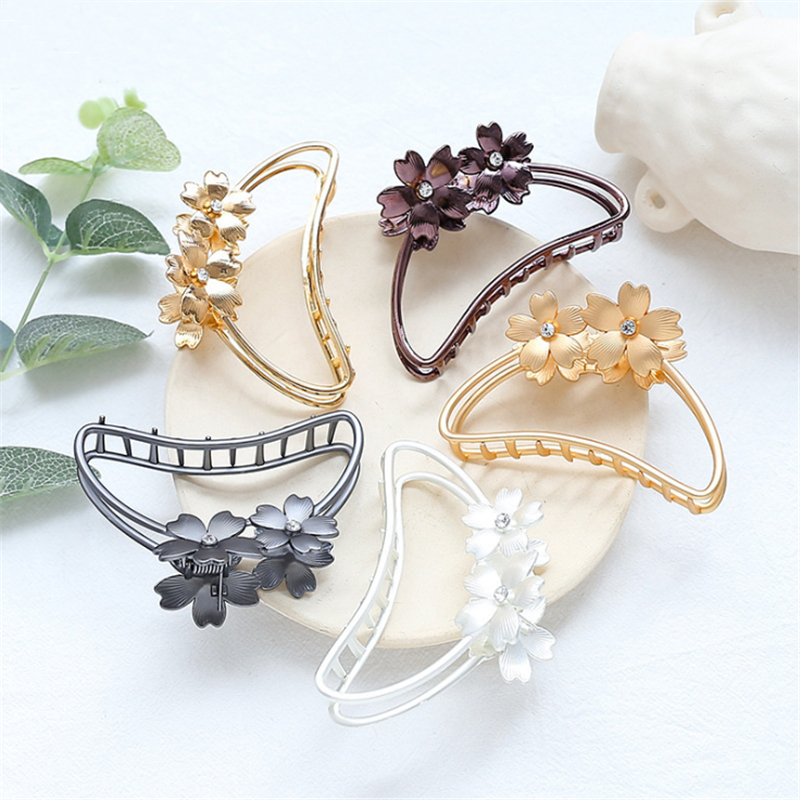 Women Hollow Metal Geometric Hair Claw Solid Color Flower Hair Crab Barrettes Hair Jewelry Accessories Large Hair Clips