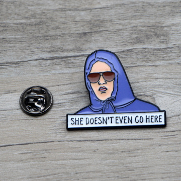 L3775 She DOES NOT Even Go Here Fashion Girls Metal Enamel Brooches and Pins Lapel Pin Backpack Badge Collar Jewelry