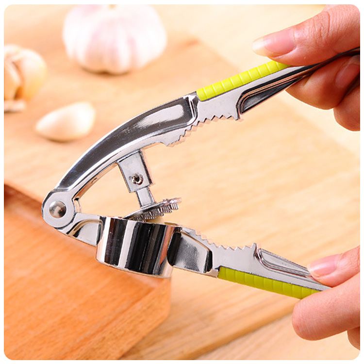 3.5cm Garlic Press Ginger Press Mincer Crusher Chopper Garlic Press Crusher with Walnut Open Tools Kitchen Tool