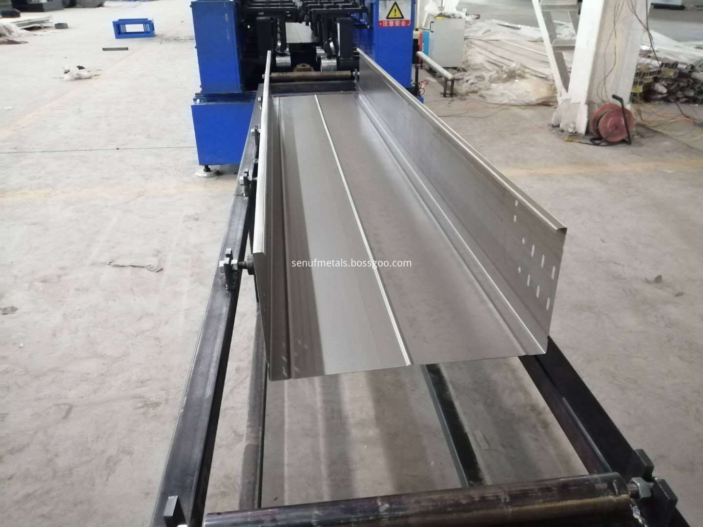 Steel channel lintel  cable tray  (4)