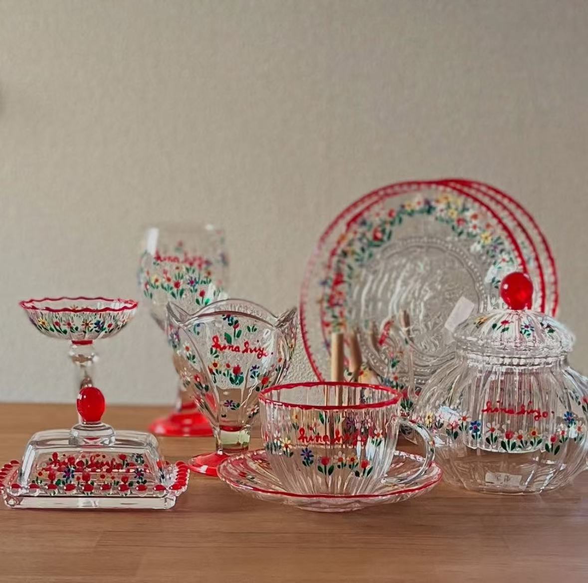 Glass-themed tableware