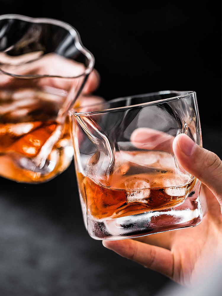 Whisky Glass Crumple Whiskey Tumbler Glasses Irregular Folds Verre Vodka Cups Personality Brandy Snifters Iced Whisky Rock Glass