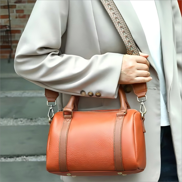 Fashionable commuter lady's crossbody bag