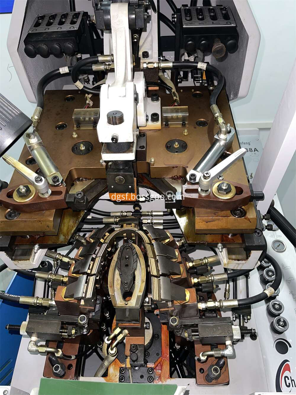 Old Hydraulic Toe Lasting Machine