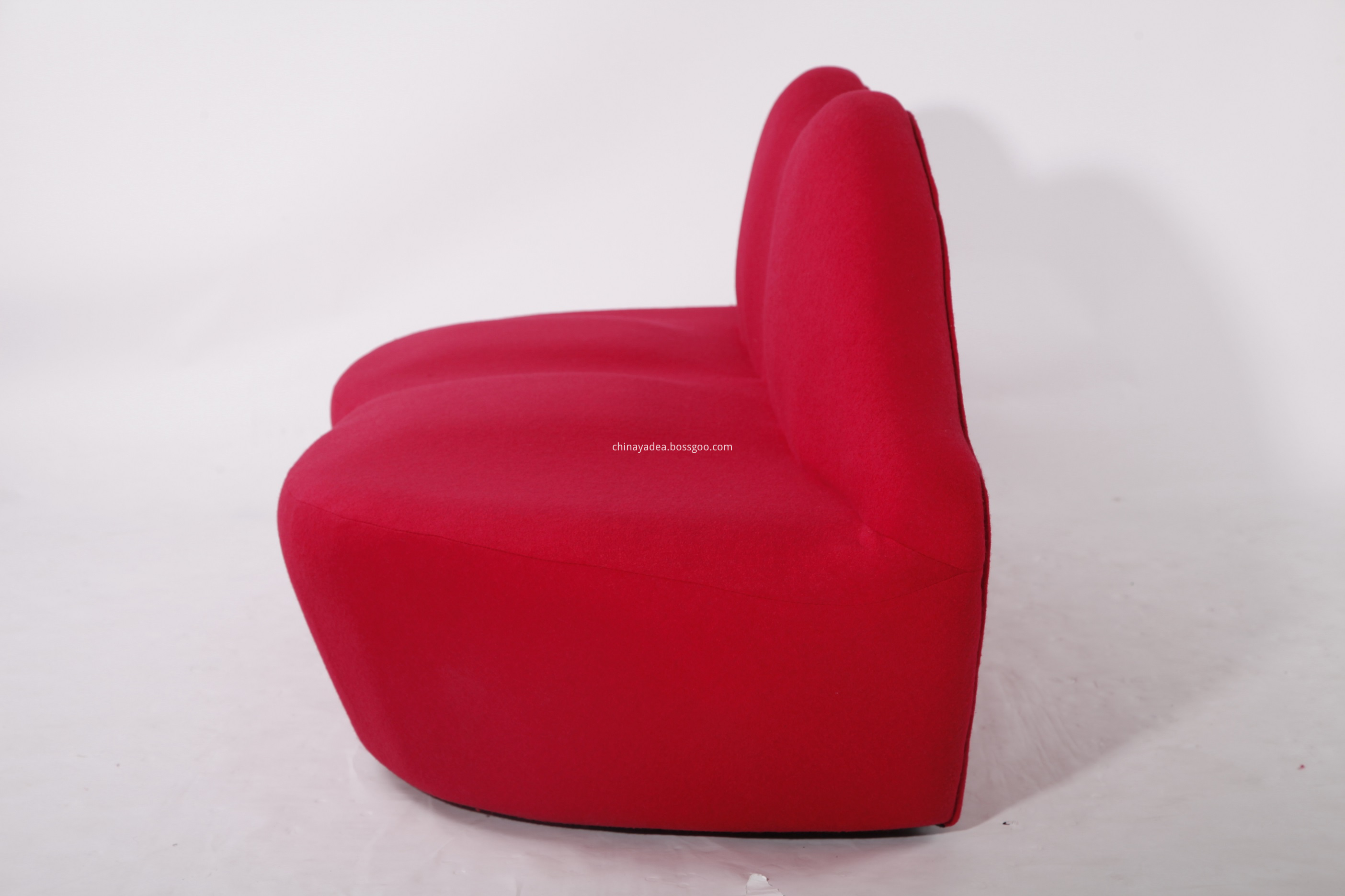 red lip sofa for sale