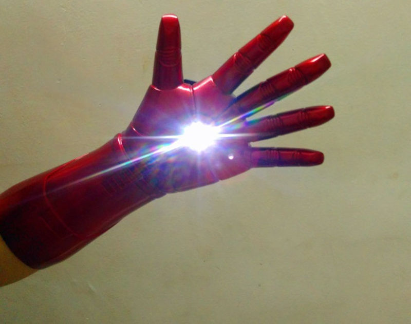 [Funny] 1:1 scale Iron Man LED Light Gloves Arm Figure Model Toy Infrared emission Glove Cosplay costume party child kids gift