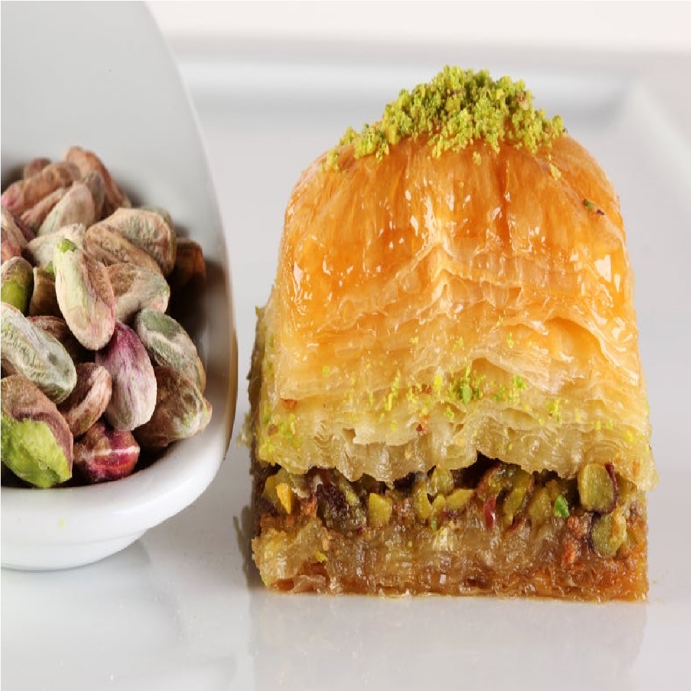 Gulluoglu's famous Pistachio Baklava (secret recipe since 1871) 7 pcs. 0.55 lb - 250 gr.