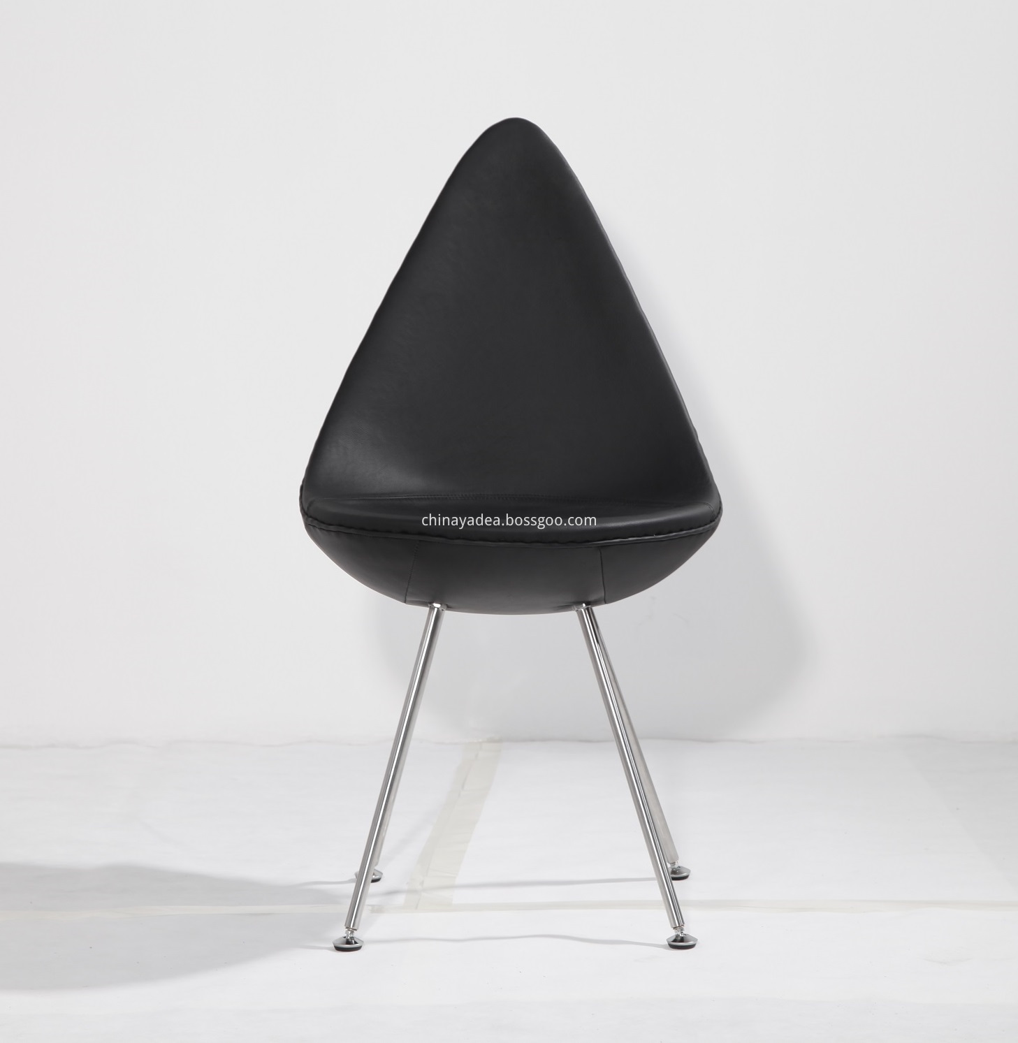Arne Jacobsen drop chair replica