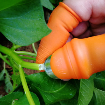 New design creativity Silicone Thumb Knife Finger Protector Vegetable Harvesting Knife Plant Blade Scissors Rings Garden Gloves