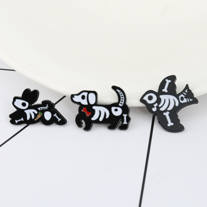 Creative retro skull X-ray perspective cat brooch male and female clothing alloy black and white rabbit puppy badge