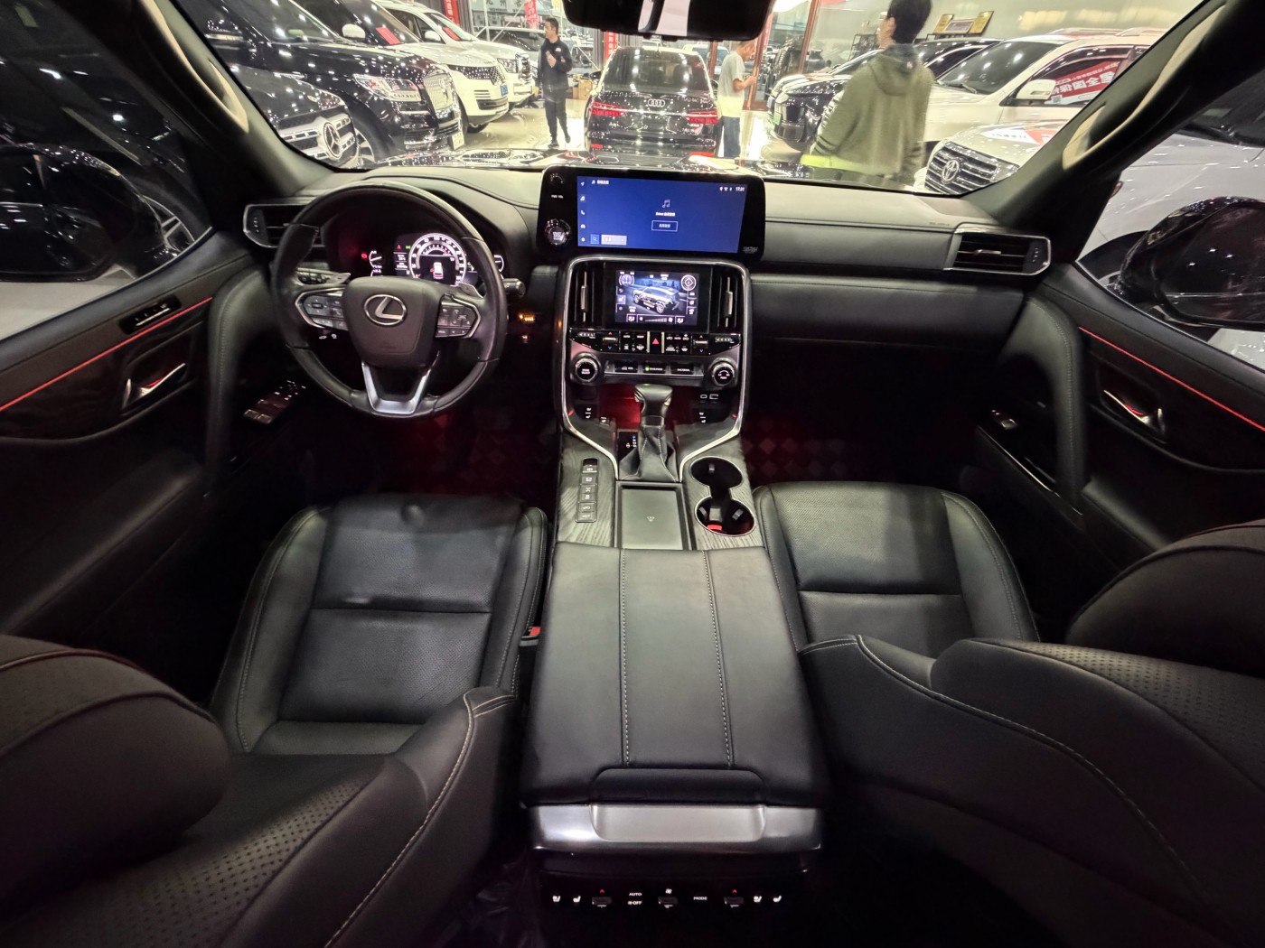 7-seater Luxury Lexus LX600 2023 model