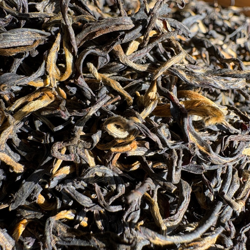 02_Closeup_Dry_Tea_4Country_Organic_Yunnan_Congou_Black_Tea.jpg