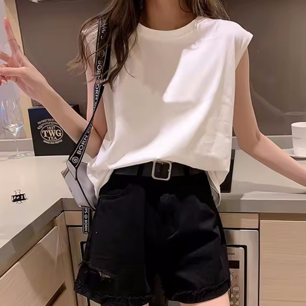 sleeveless vest