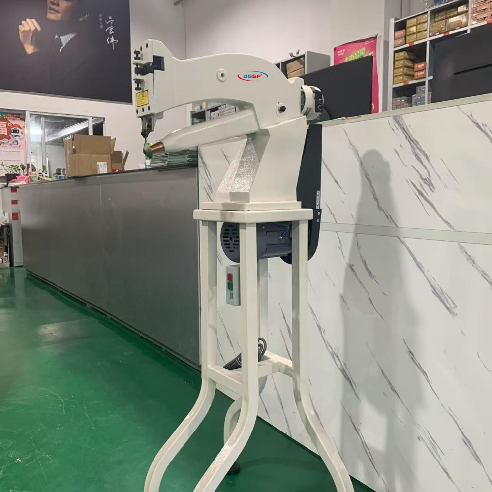 YB-202L Rain Boot Lining Trimming Machine (2)