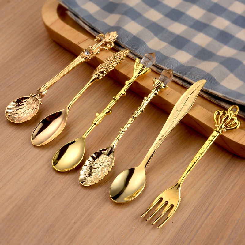 6pcs Vintage Spoons Fork Mini Royal Style Metal Gold Carved Coffee Snacks Fruit Prikkers Dessert Fork Kitchen Tool Teaspoon