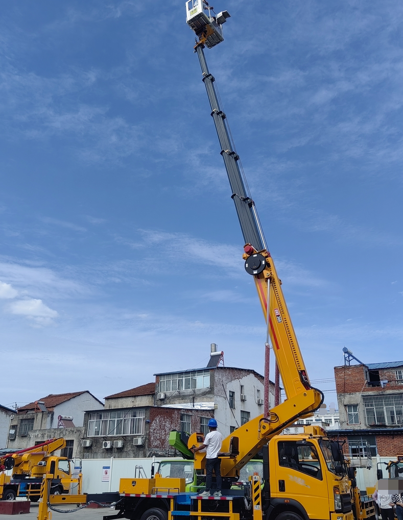 30m aerial work vehicle (2)