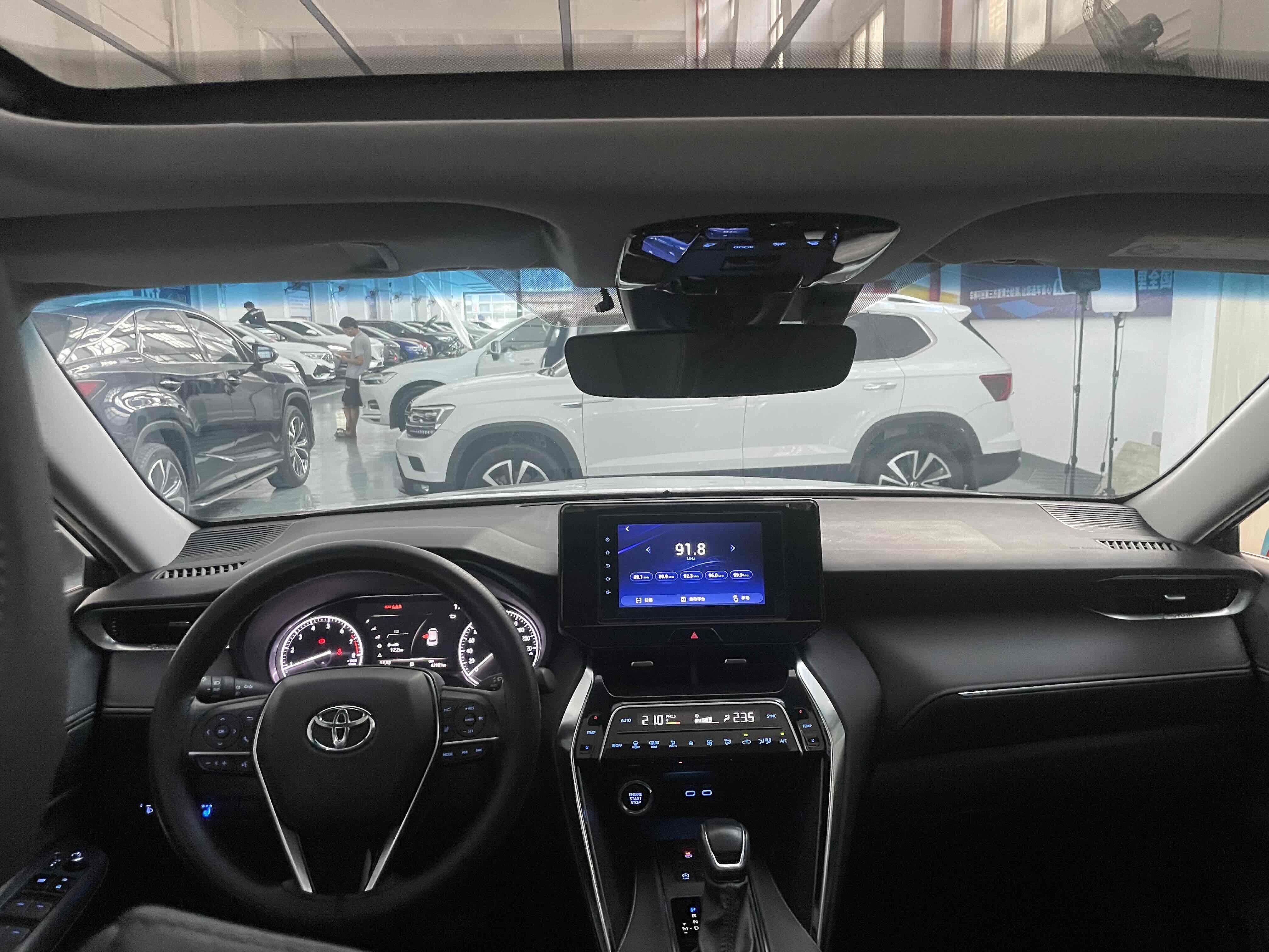 2022 CVT 2WD Luxury trim