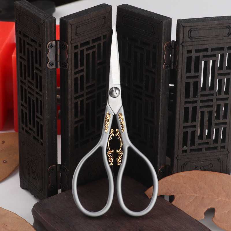 4.5 inch Antique Style Sewing Scissors Gadget Cuts Straight Guided and Fabric Crafts Tailor's Scissors Household Cutting Tools