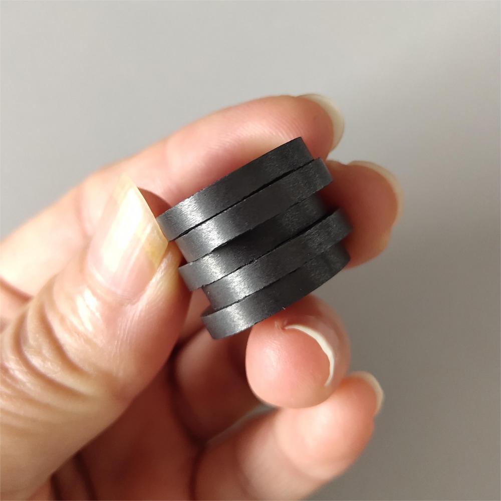 Ferrite Disc Magnet 2