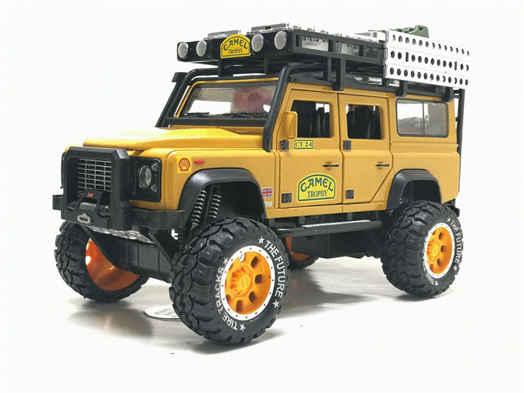 1/28 Diecasts Toy Vehicles Defender Camel Trophy Car Model Sound Light Collection Car Toys For Children Toys Gift Free Shipping