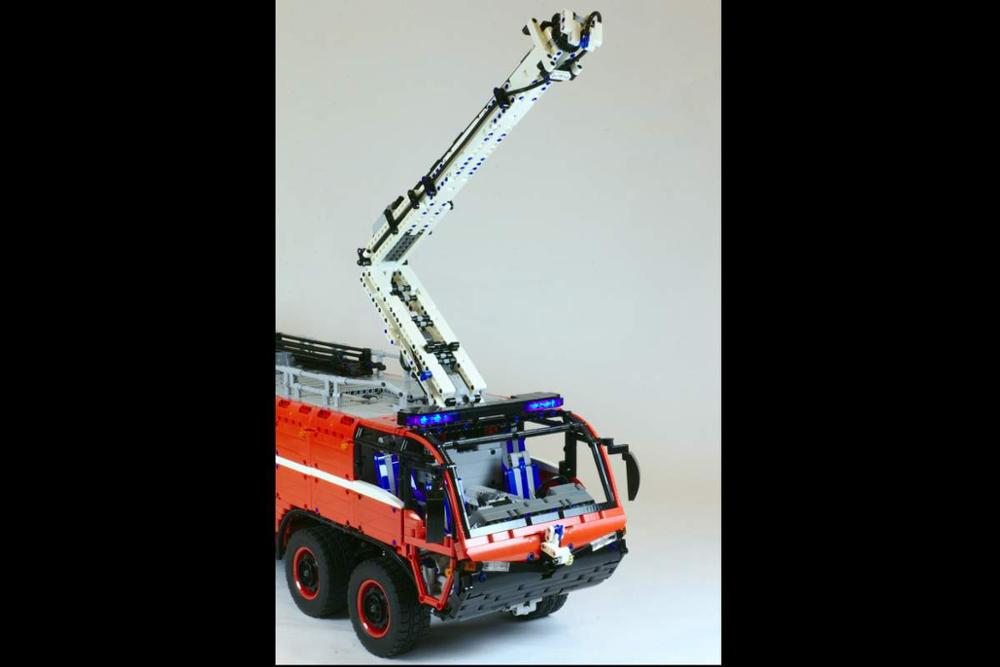 Technology Building Block Set Mechanical Gear Large Airport Rescue Vehicle Fire Truck Electric Remote Control Toy Model