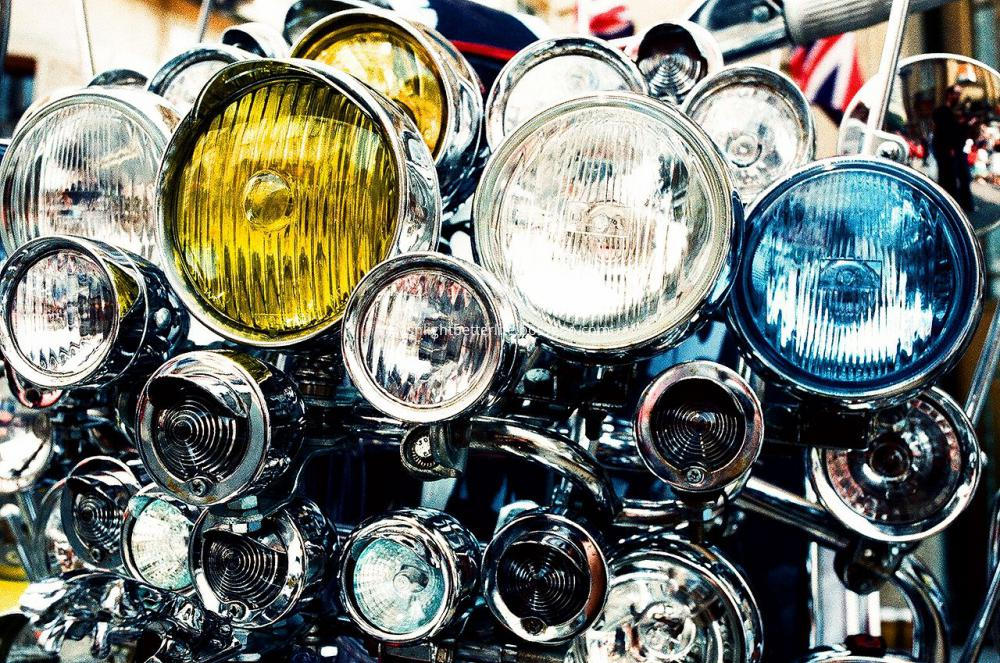 1280px-Scooter_headlights