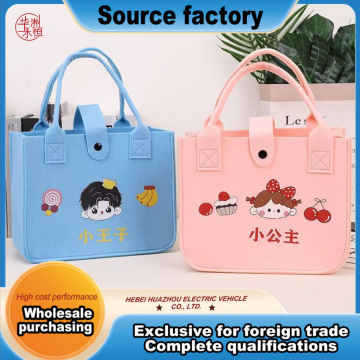 Customized felt cartoon hand-held gift bag