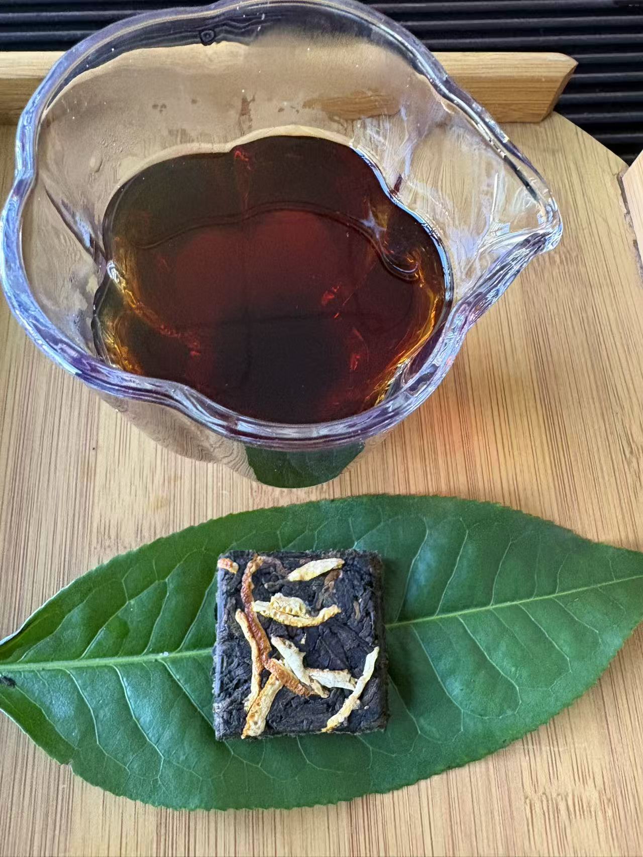 **Liquor of Bingdao Ripe Pu'er with Dried Tangerine Peel**  >