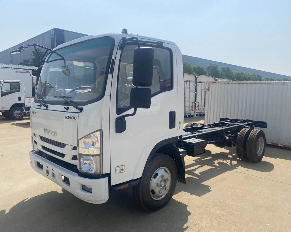 Isuzu dump truck
