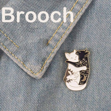 Kawaii Cute Cat Women Brooch Stylish Hugging Each Other Two Cats Ladies Girls Brooch Clothing Jewelry Gift Collar Lapel Pin