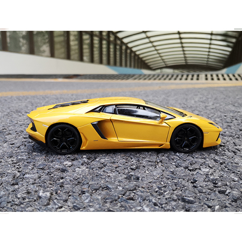 WELLY 1:24 Lamborghini Aventador LP700-4 Diecast Toy Car Model Metal Toy Vehicle Wheels Car Collection Kids Toys Gift