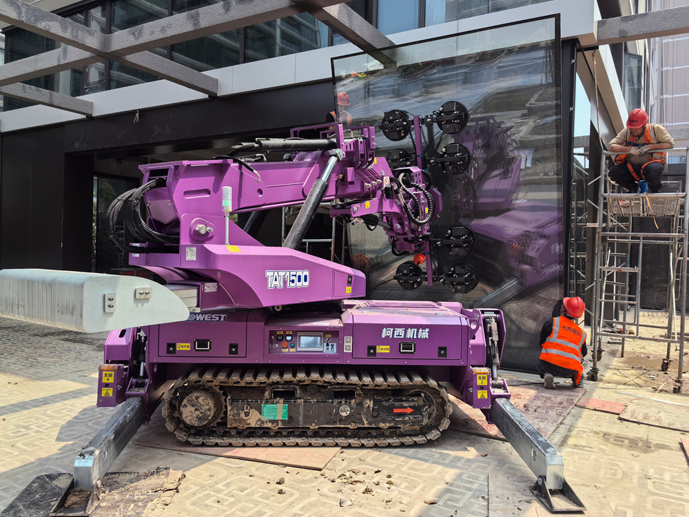 1500kg Glazing Robot, tracked, 8660mm lift, LFP battery