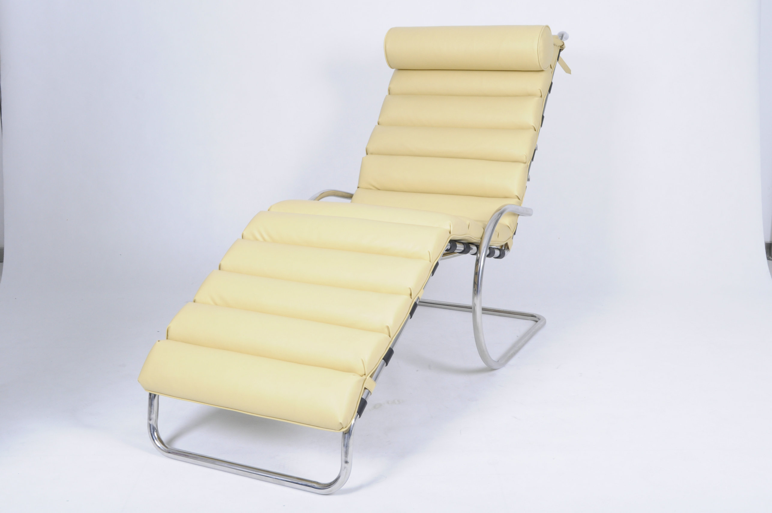 MR chaise lounge chair