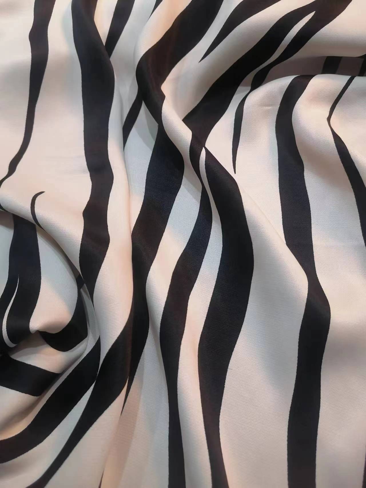 WOVEN VISCOSE SATEEN PRINTED FABRIC