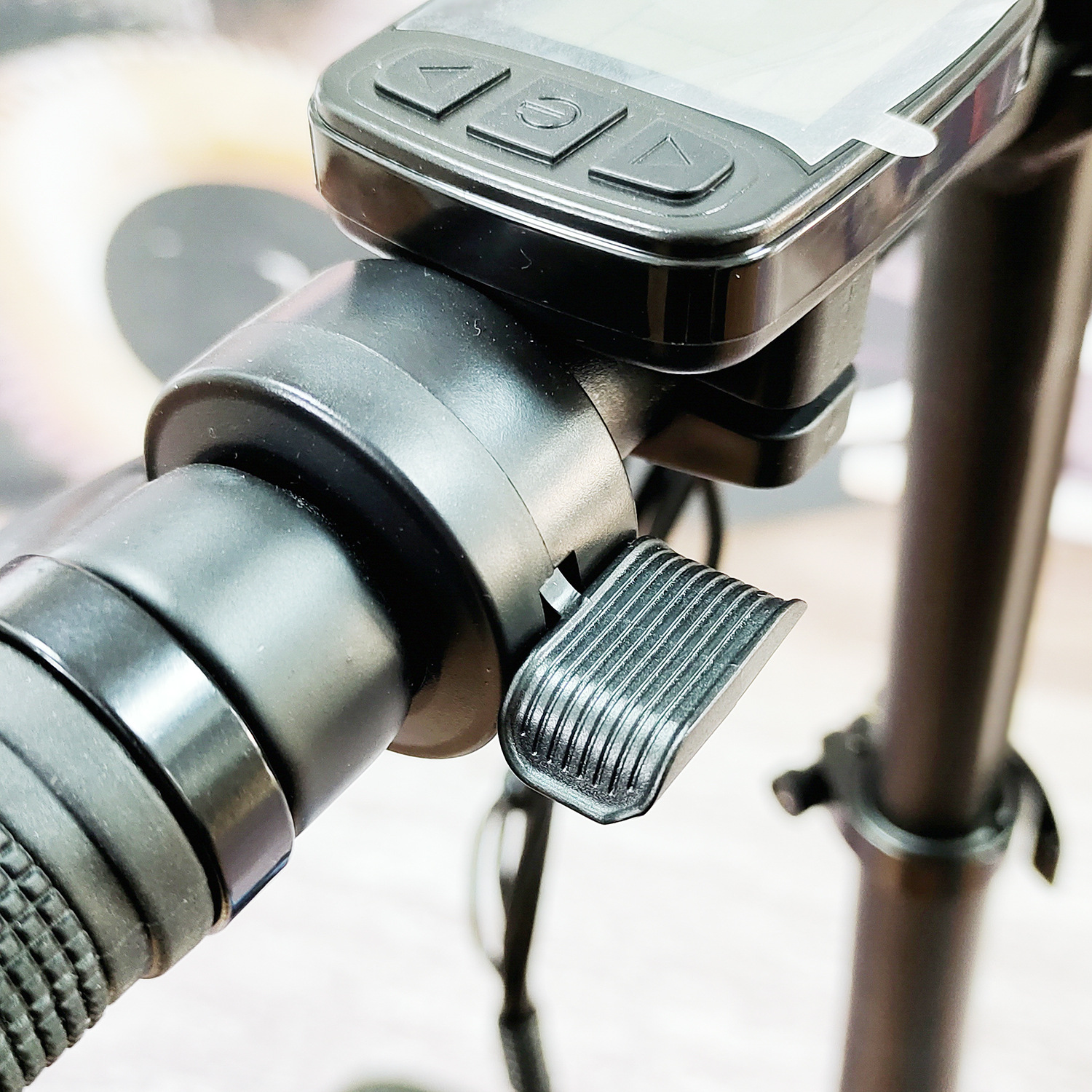 Electric bike thumb throttle