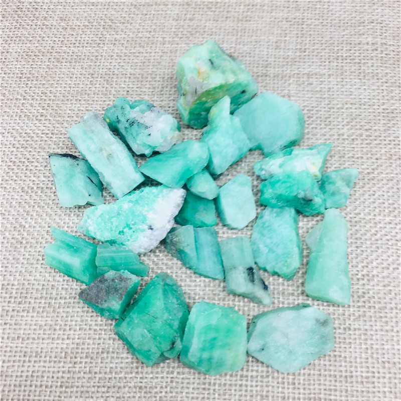 5g Natural rough run emerald and mineral reiki treat crystal original gem specimen making jewelry