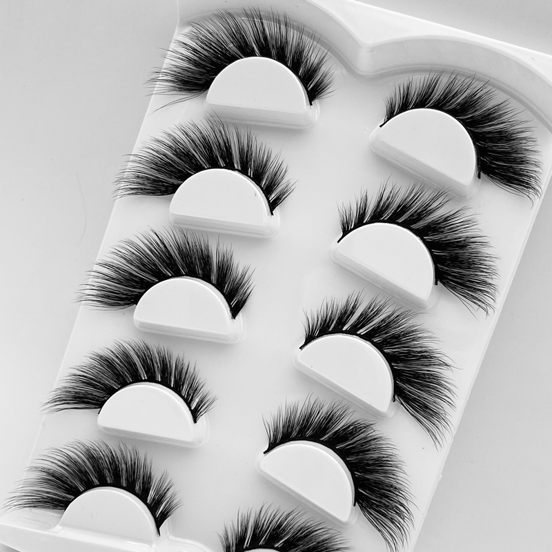 False Lashes Cat Eye