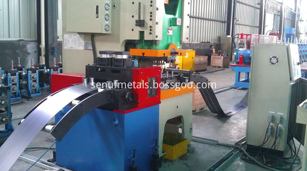 window frame forming machine (1)