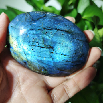 Natural labradorite stone crystal palm stones plaything healing crystals and home decoration