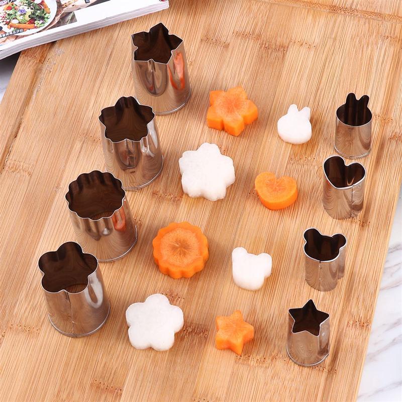 Kitchen Accessories Tools DIY Sandwich Cutters Set Stainless Steel Vegetable Molds Plastic Bread Cutters For Kid Kitchen Gadgets