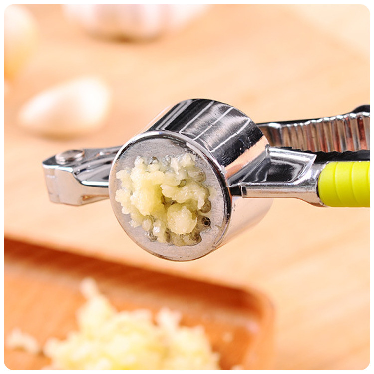 3.5cm Garlic Press Ginger Press Mincer Crusher Chopper Garlic Press Crusher with Walnut Open Tools Kitchen Tool