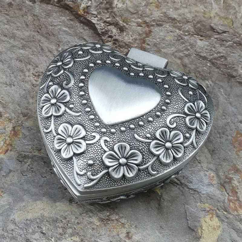 Small Size Retro Metal Jewelry Box Vintage Flower Carved Home Decor Trinket Case Ring Bracelet Pendant Storage Beads Organizer