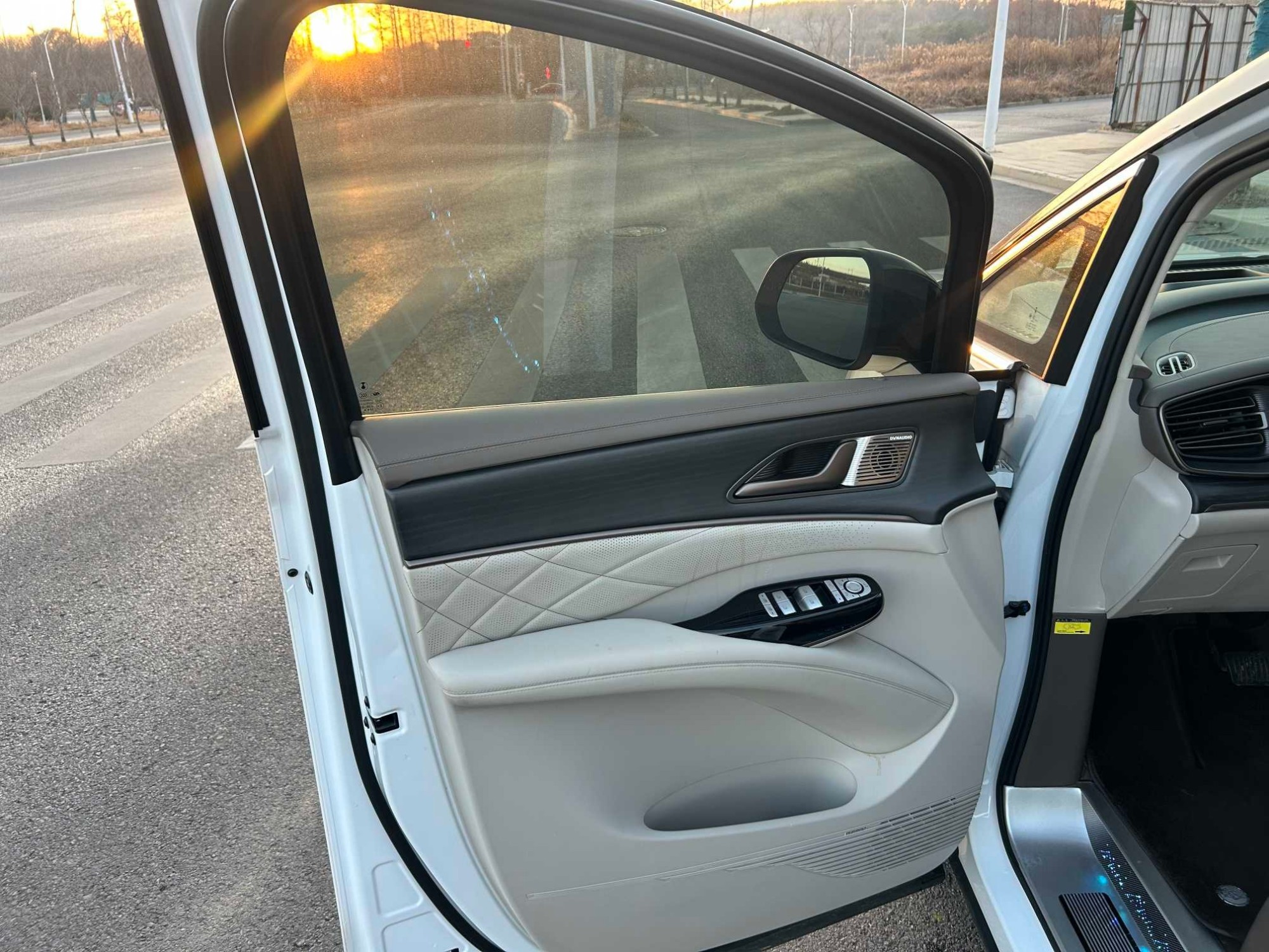 2022 970 AWD Flagship