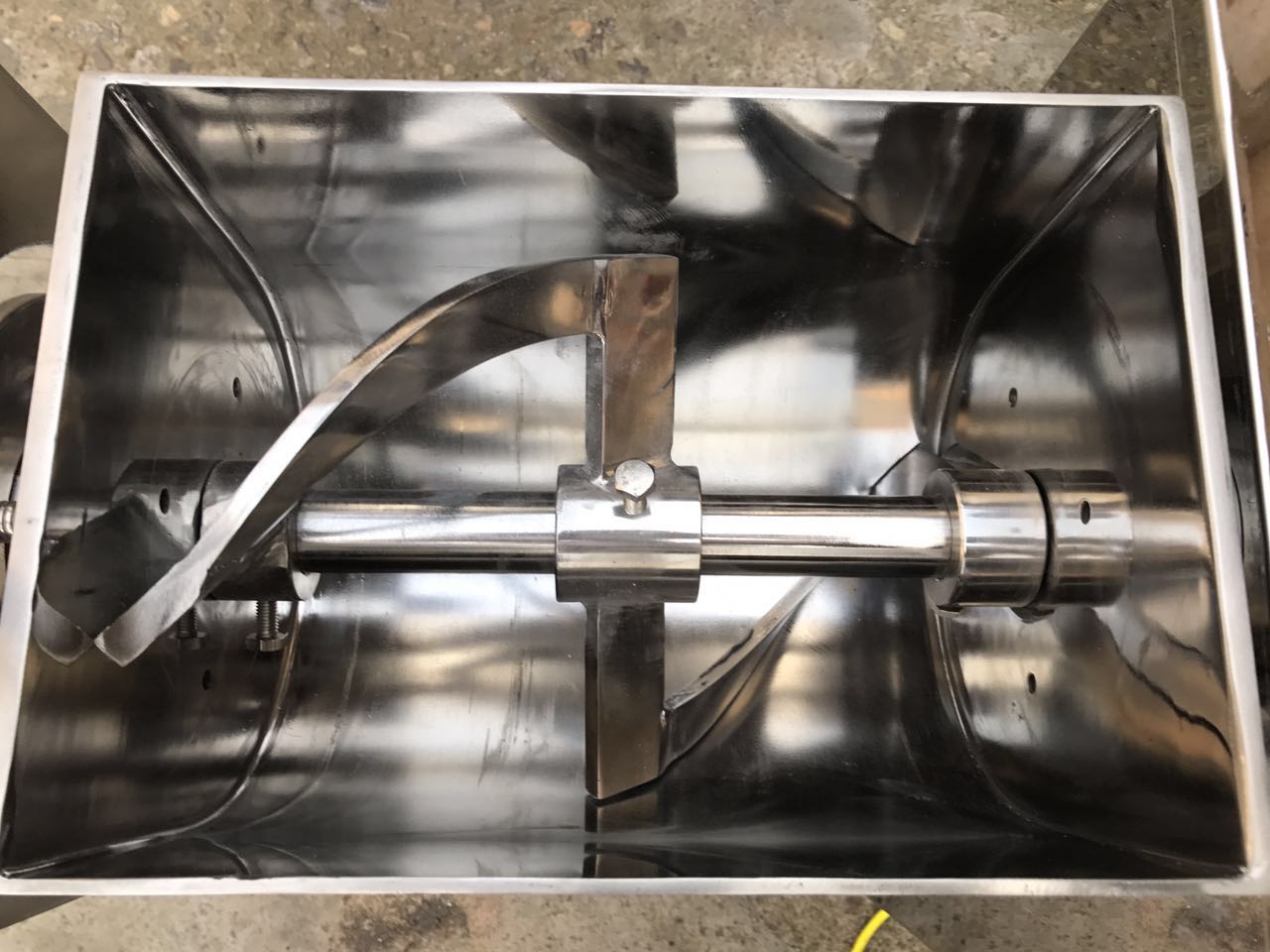 Ch 20 Trough Type Single Paddle Mixer6